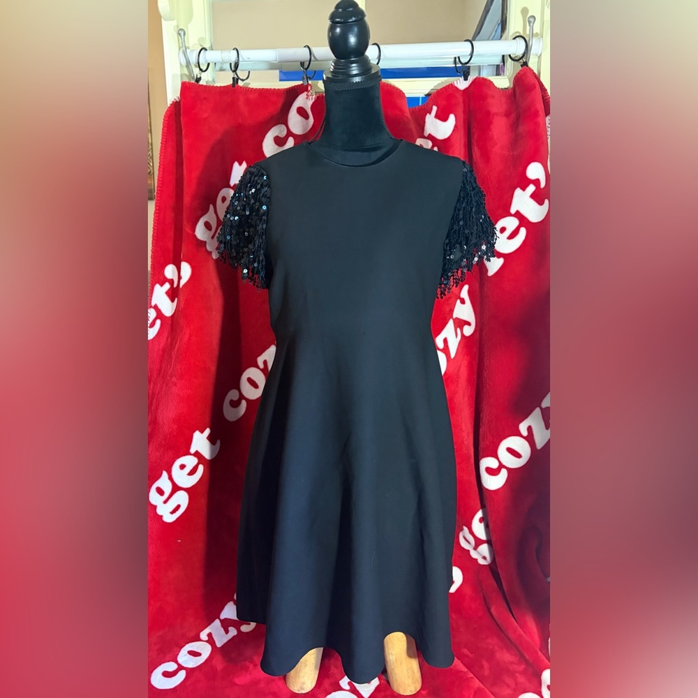 GWP! Kate spade New York size 8 black fringe shoulder cocktail party dress - Picture 7 of 13